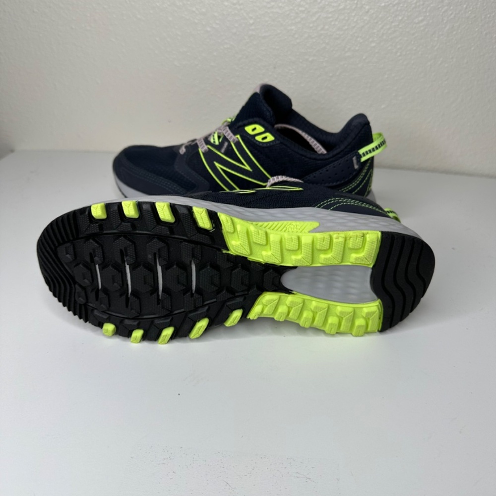 New Balance Women's Trail Shoes Size 8.5 - Picture 6 of 7